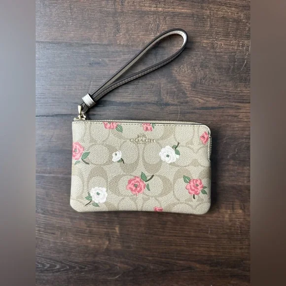 Coach Corner Zip Wristlet In Signature Canvas With Floral Print CR973 - Picture 1 of 4